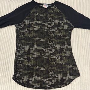 LuLaRoe Camouflage Camo Top with Black Trim Sz XS 3/4 Sleeve Raglan